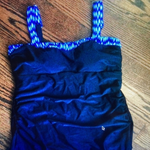 XL Bathings suit one piece with rouged mid section ruffle cover up skirt-size XL - Picture 2 of 2